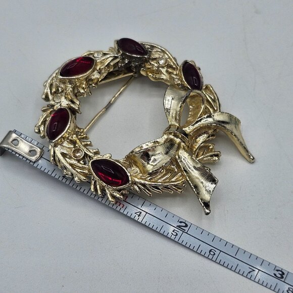 Vintage Tancer Gold-tone Wreath Brooch Pin With Ruby Red & Clear Stones MISSING1 - Picture 4 of 11